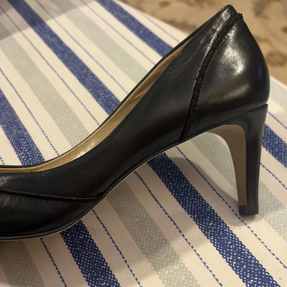 Elegant Talbots Black Leather Women's Pumps - Picture 11 of 12